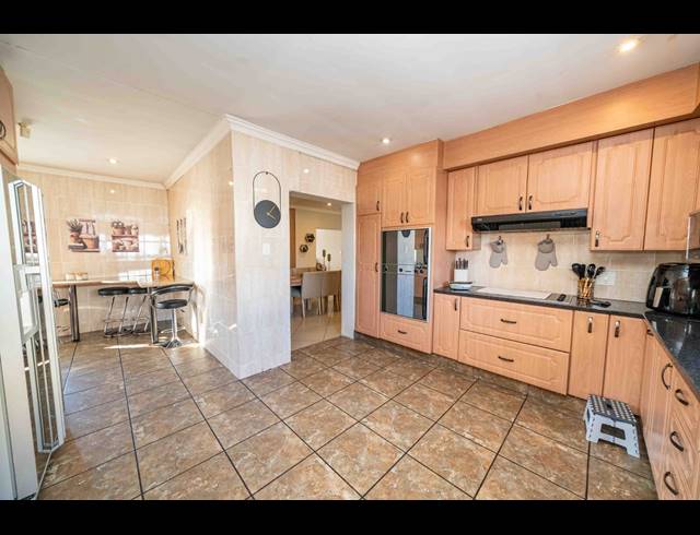 4 BEDROOM FREESTANDING FOR SALE IN SUNAIR PARK